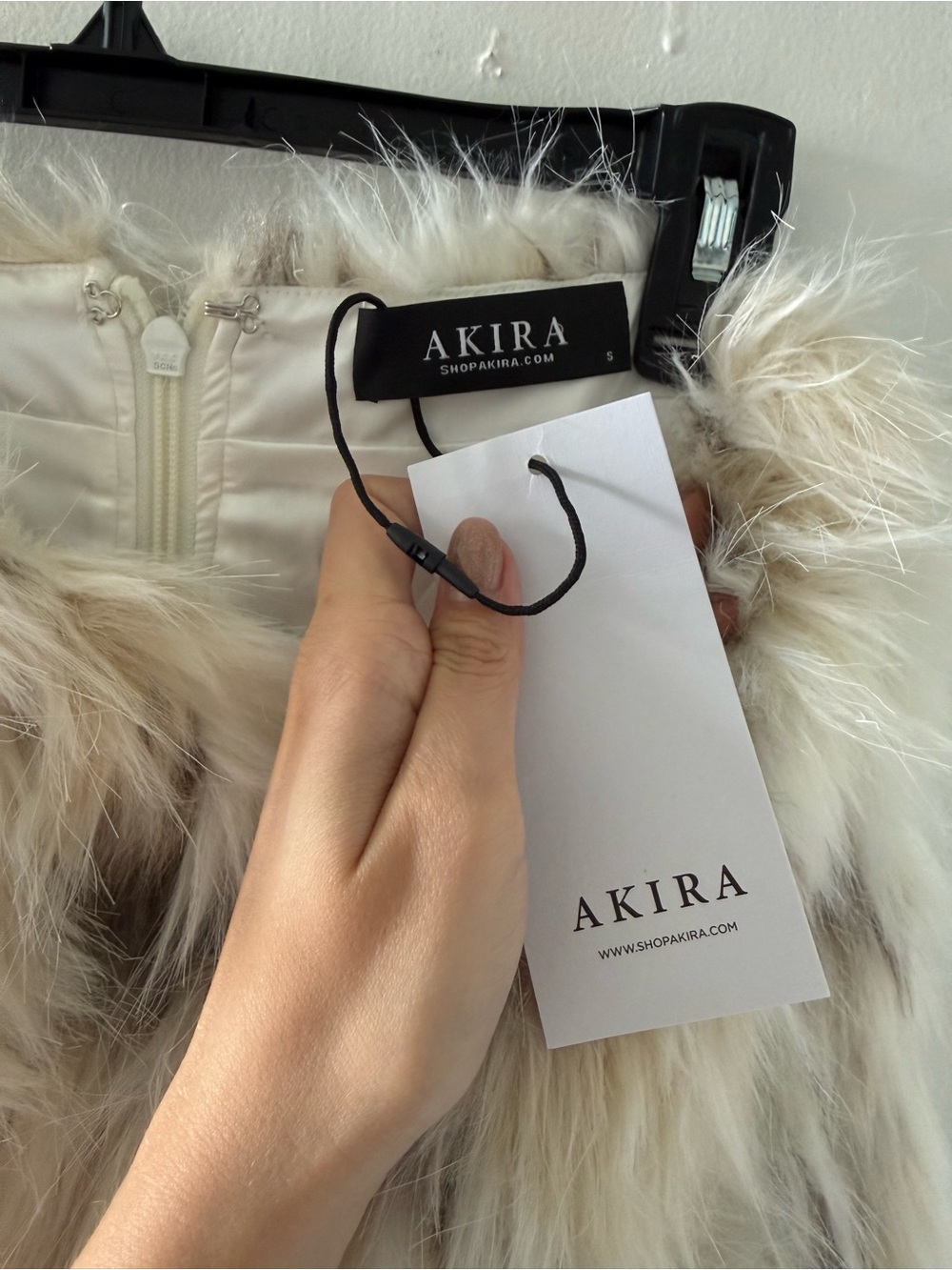 Akira Faux Fur set - Picture 10 of 11
